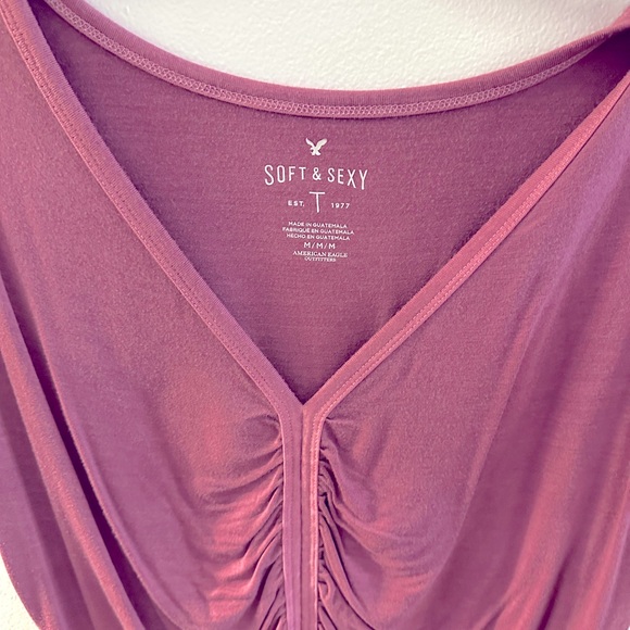 Brand: American Eagle
Soft and Sexy American Eagle shirt, ruched detailing - Picture 4 of 4